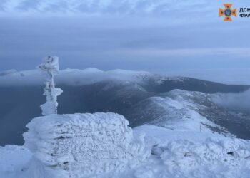Рятувальники попереджають про мороз та вітер у Карпатах (ФОТО)