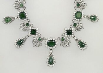 Росіяни поширюють фейк, що викрадені коштовності Лувру нібито знайшли в будинку Міндіча