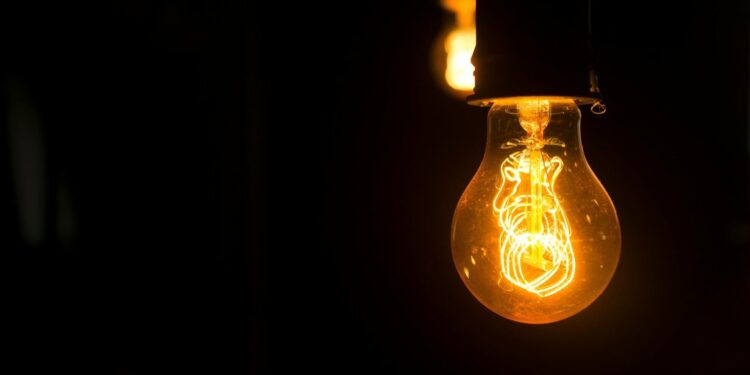 Розклад відключень електроенергії на Закарпатті 27 листопада