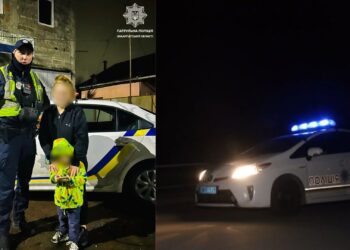 У Мукачеві посеред ночі патрульні знайшли малюка, який сам блукав вулицями (ФОТО)