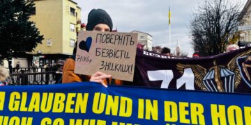 У Мукачеві провели акцію на підтримку полонених та зниклих безвісти військових (ФОТО)