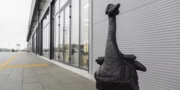 У Мукачеві встановили четвертого бронзового гусака (ФОТО)