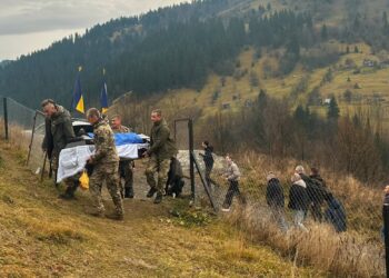 У селі Видричка на Рахівщині попрощалися із полеглим захисником Степаном Павлючком (ФОТО)