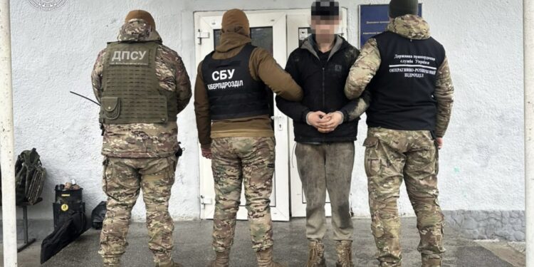 Затримали двох мешканців Рахівщини, що організували канал незаконного перетину кордону (ФОТО)