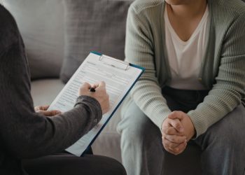 Визнання людини недієздатною: коли й чому це може бути необхідно